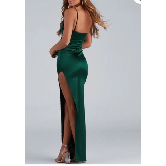 🌻NWT Windsor gorgeous, long green emerald High Slit dress - Picture 3 of 6